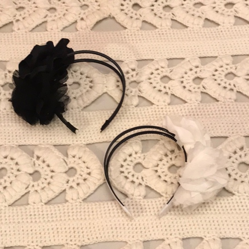 Side Flower Headband Set in Black & White